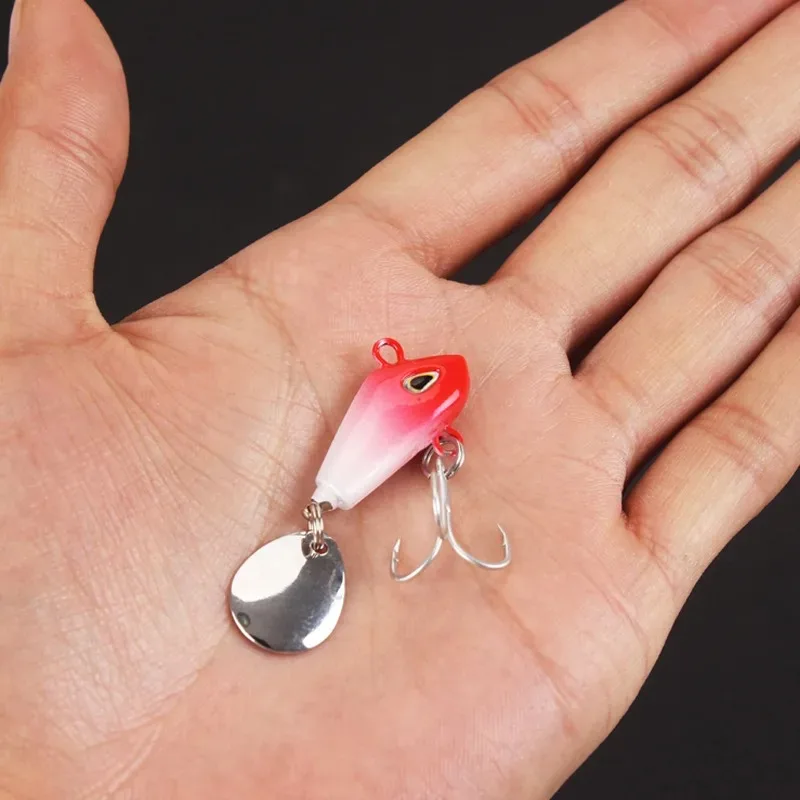 Cuchara y cuerpo metálico para acción vibrante