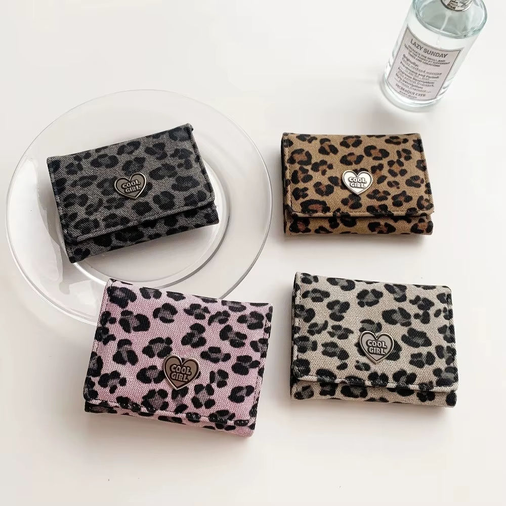 Cartera Corta Estampado Leopardo – Monedero Triple Coreano para Mujer - imagen 4