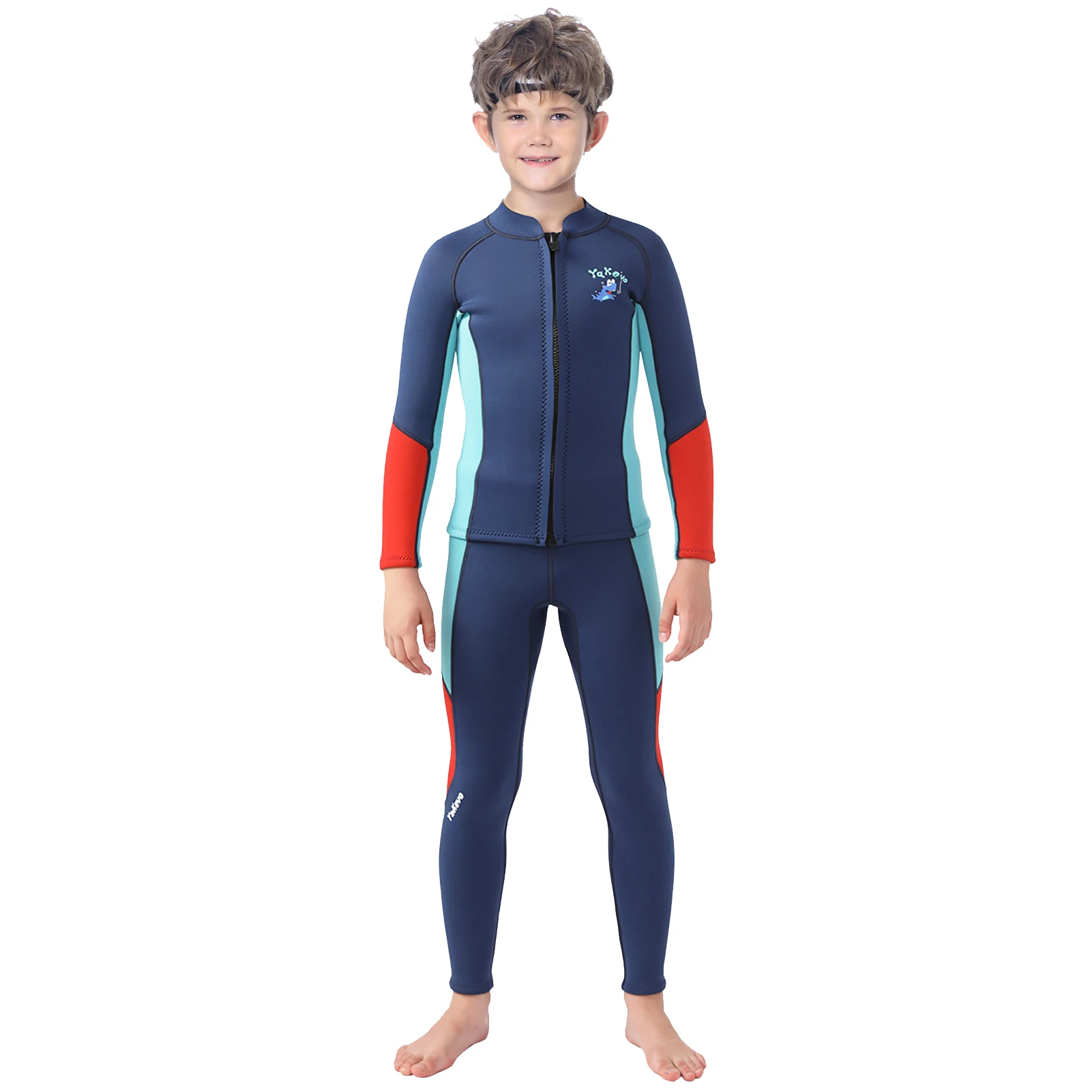 Diseño patchwork en traje de neopreno infantil