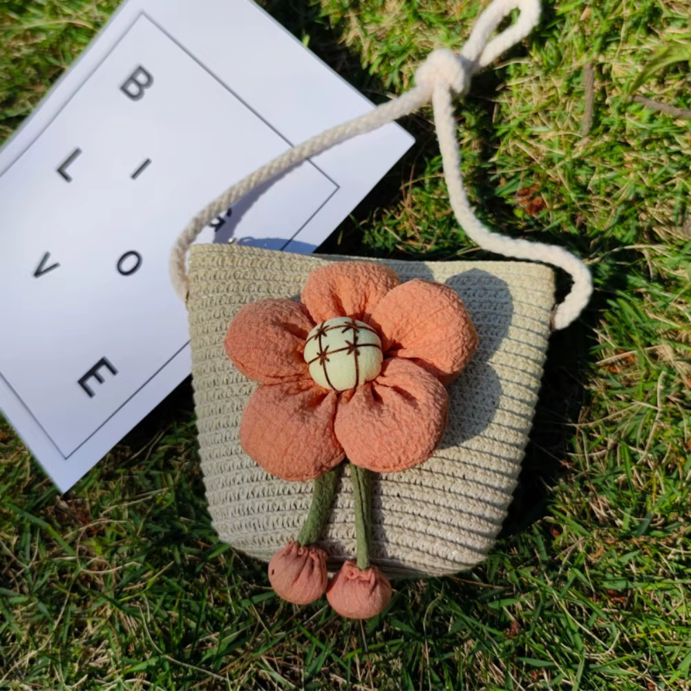 Mini bolso bandolera de paja con diseño floral - imagen 3
