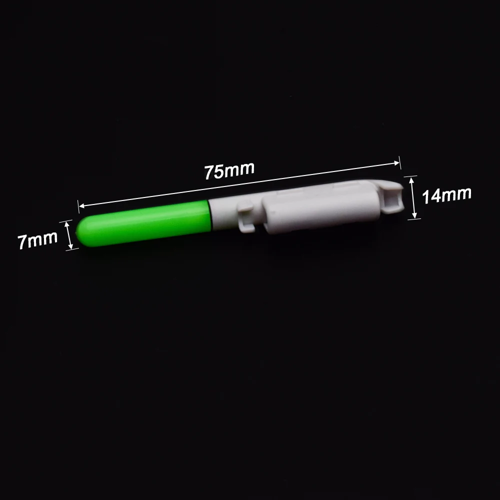 Primer plano del LED encendido en el agua