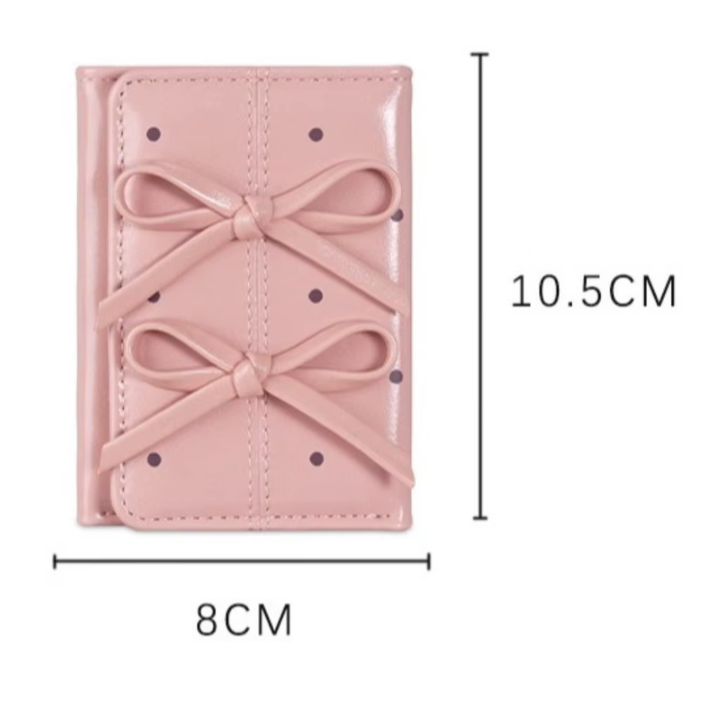 Cartera pequeña con lazo y diseño de puntos