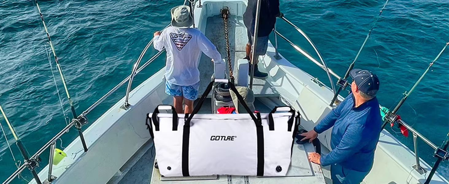 Bolsa de pesca aislada Goture vista frontal mostrando su diseño compacto y resistente