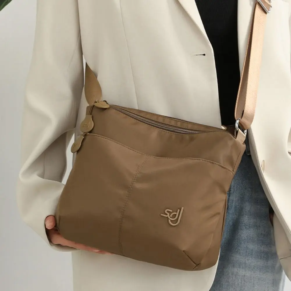 Bolso bandolera impermeable ligero de nailon con correa ajustable - imagen 3