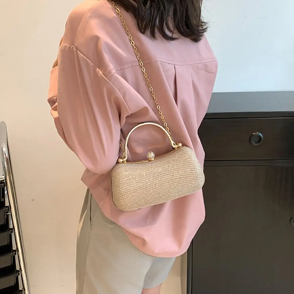 Bolso en negro con detalles brillantes