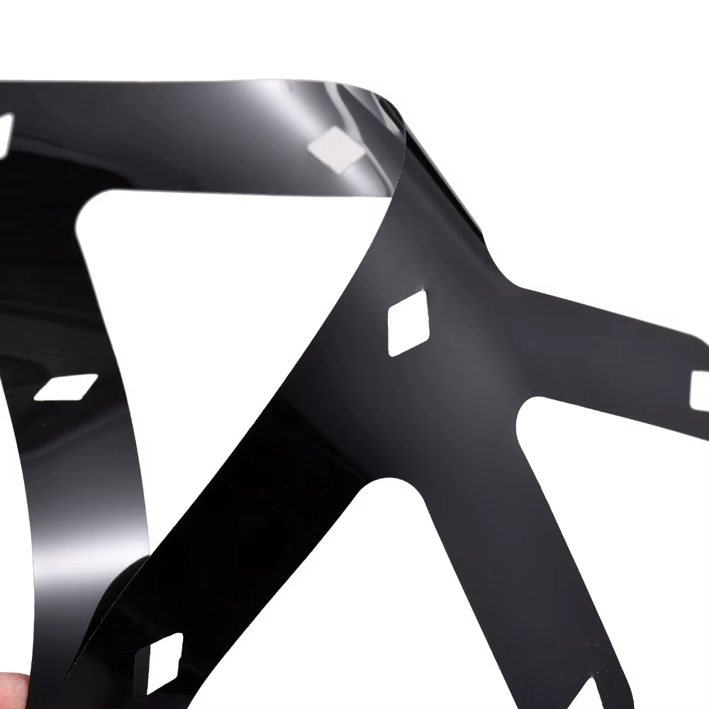 Vista del soporte triangular plegado, mostrando su ligereza y flexibilidad