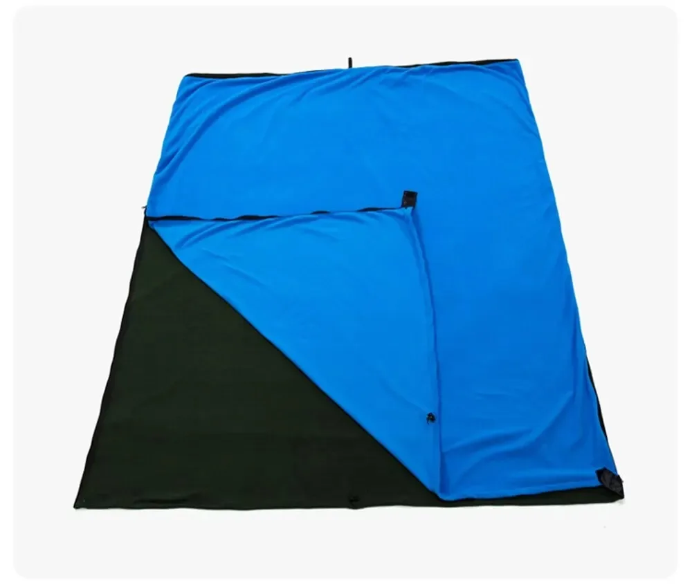 Saco de dormir portátil plegado y listo para llevar