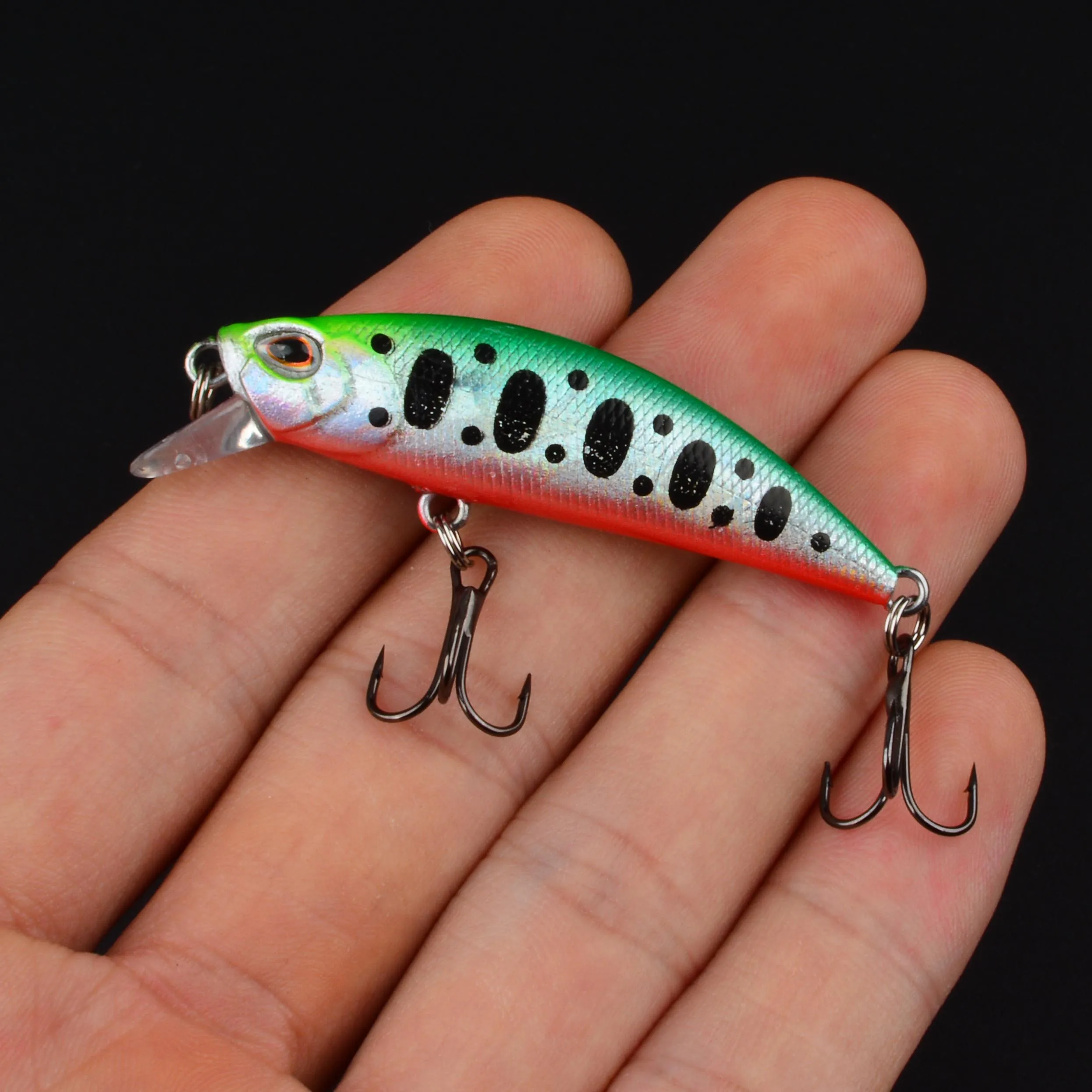 Señuelos artificiales tipo minnow listos para usar