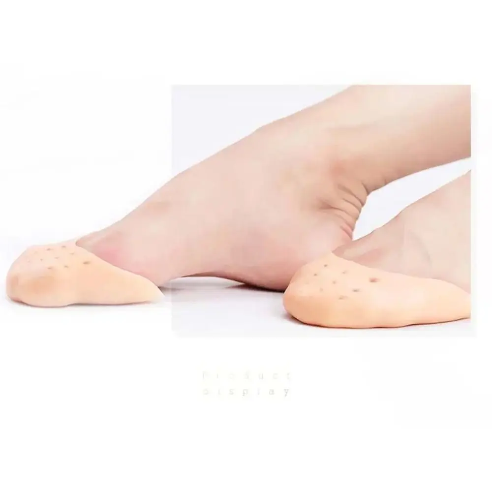 Bailarina usando puntera de silicona en zapato de punta