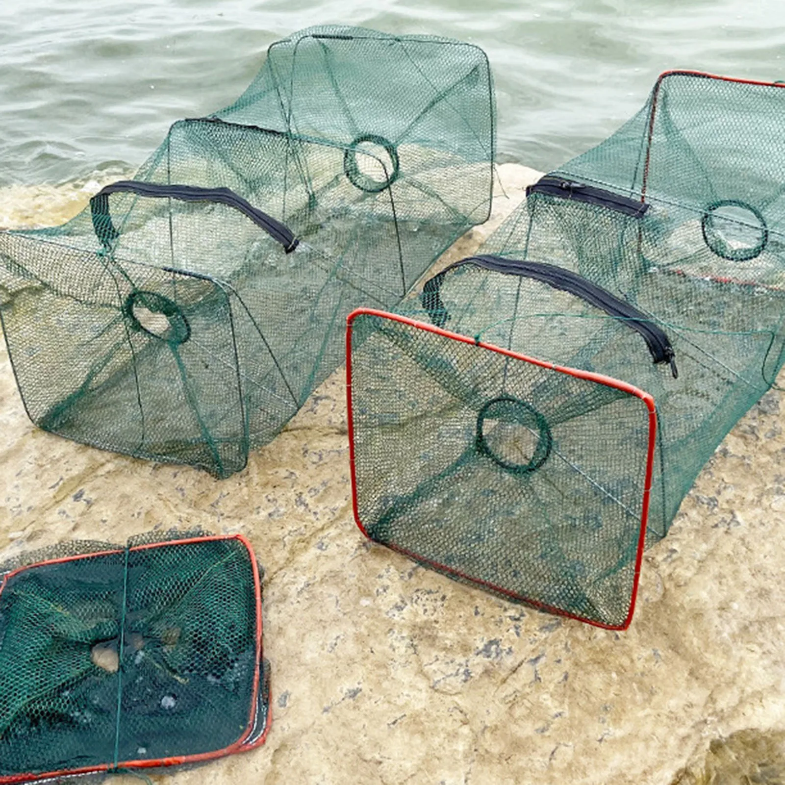 Red de pesca en posición de uso con doble entrada