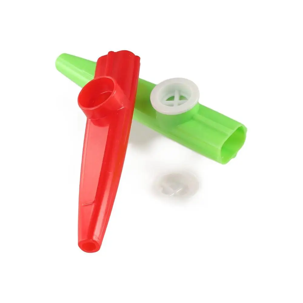 Kazoo de plástico color rojo y azul