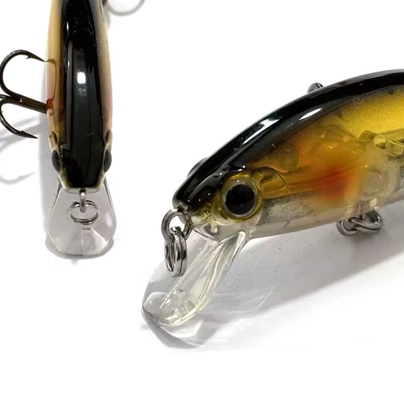 Señuelo Minnow Hundimiento Lento TAKEDO 50mm – VMC con Anzuelos Triples