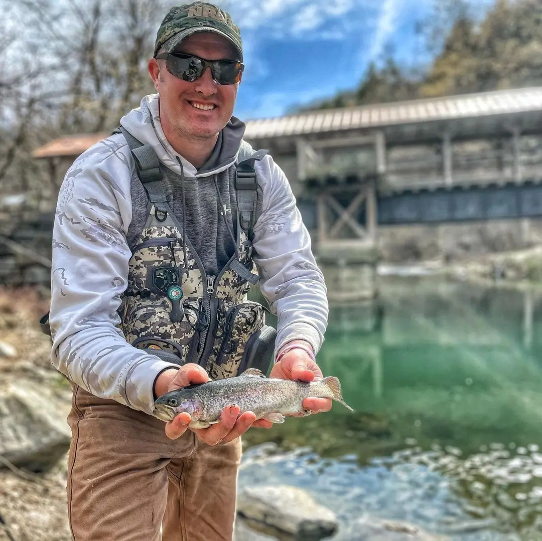 Detalle de correas ajustables del chaleco