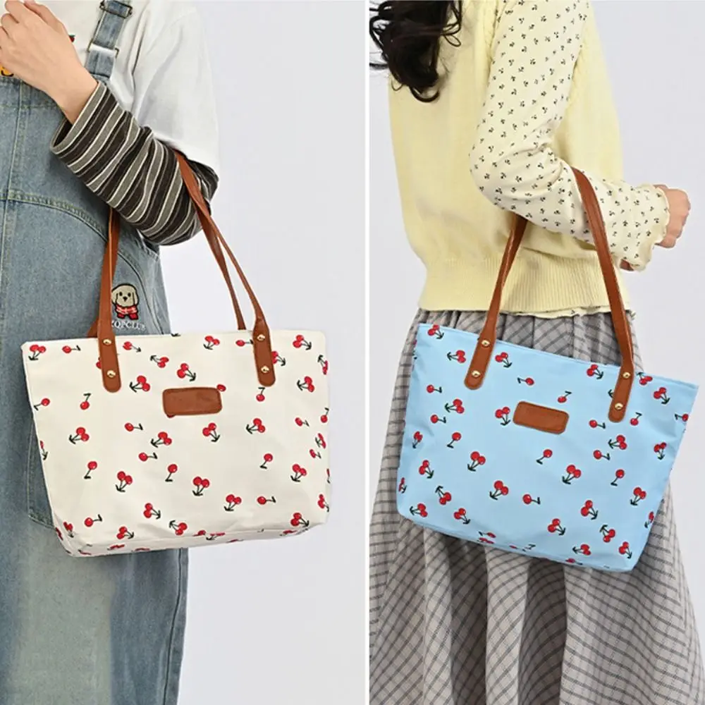 Bandolera de lona con estampado cerezas para viaje diario - imagen 2
