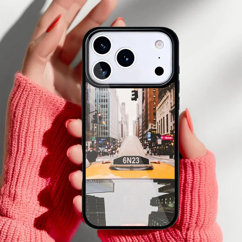Imagen mostrando la funda en un iPhone cargando de forma inalámbrica
