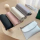 Cartera corta informal con cremallera y tarjetero de cuero - imagen 2
