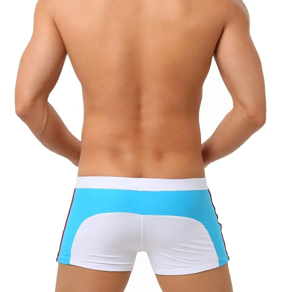 Vista trasera del bañador masculino