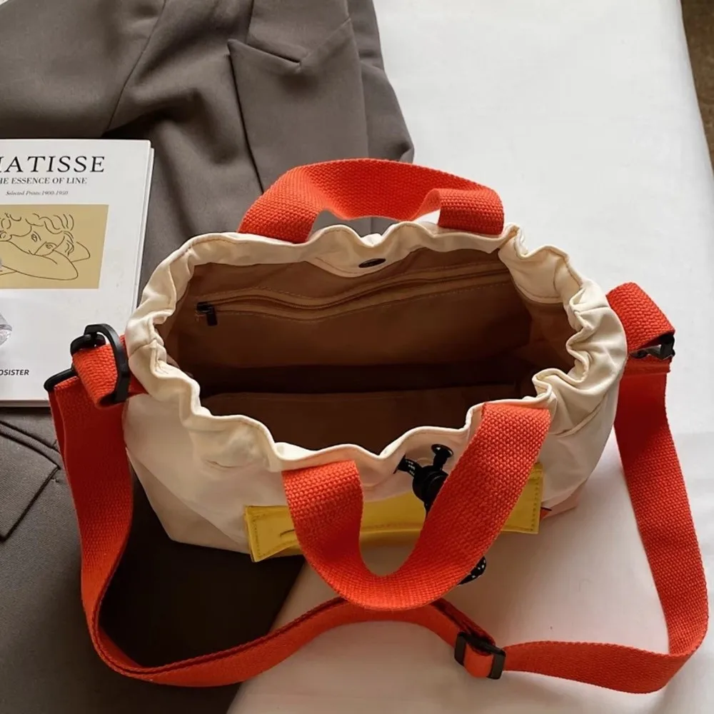 Bolso tipo cubo con cordón y bandolera ligera para móvil - imagen 2
