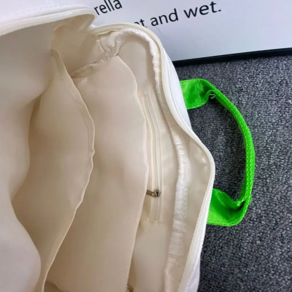 Bolsa en blanco con compartimento y cremallera