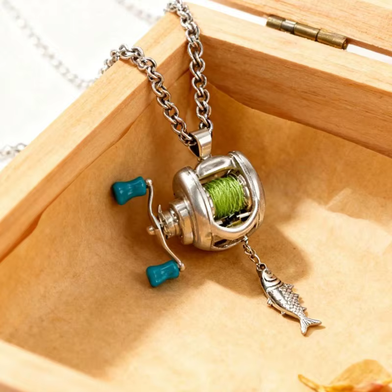 Collar Pescador con Carrete Giratorio y Desmontable – Colgante Plateado - imagen 2