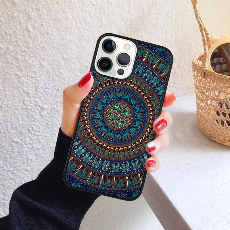 Funda colocada en un iPhone mostrando el ajuste perfecto