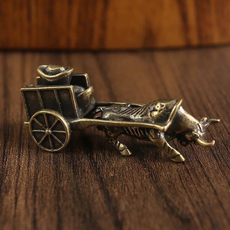 Figura en contexto decorativo