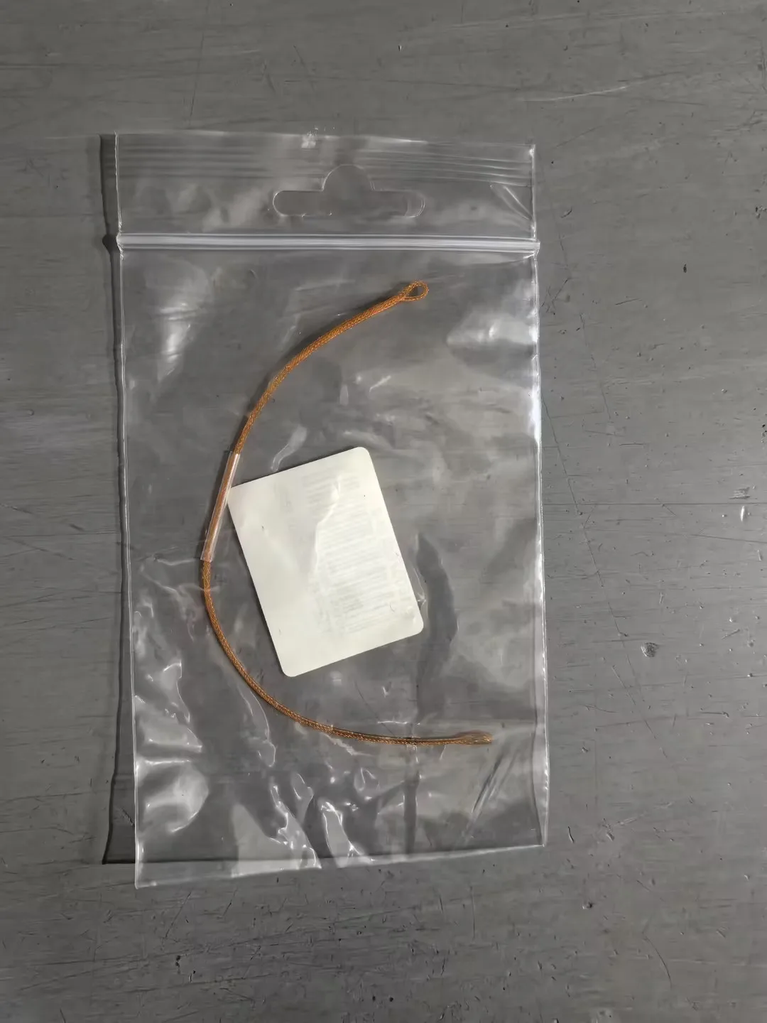 Conector de línea para unir tramos del montaje