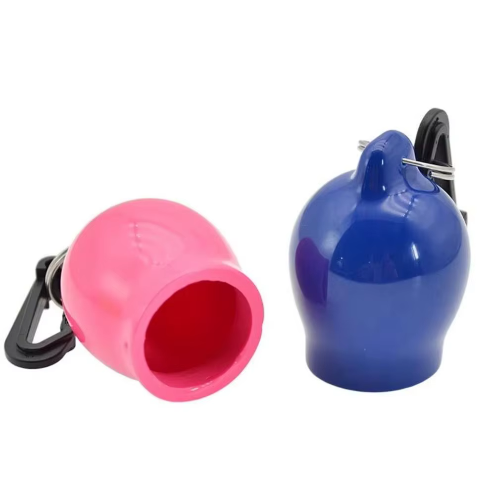 Tapa protectora de boquilla de buceo en color naranja mostrando su diseño ergonómico