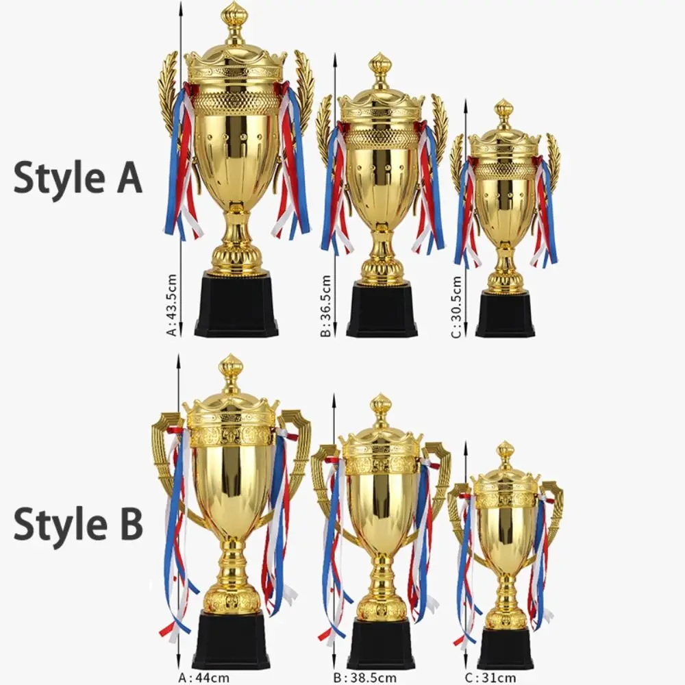 Trofeo dorado estilo A sobre fondo blanco