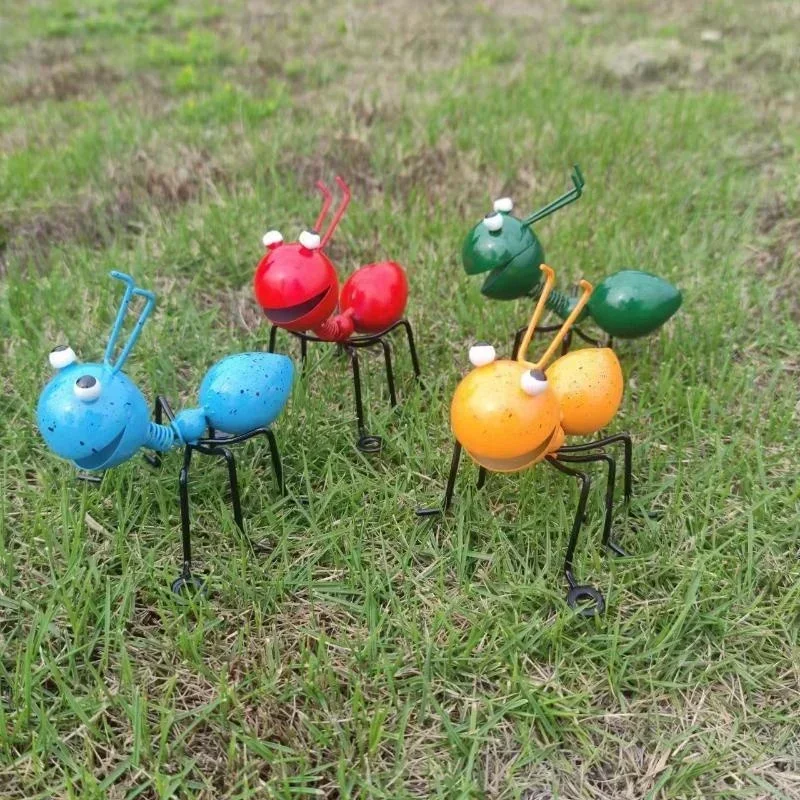 Figura de insecto de hierro amarillo