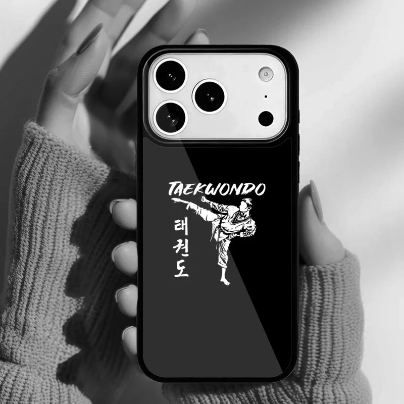 Detalle del diseño de lucha en la funda Krajews