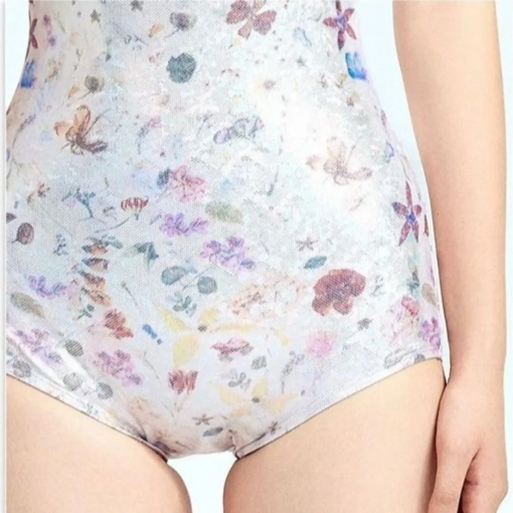 Detalle del estampado y corte tipo una pieza