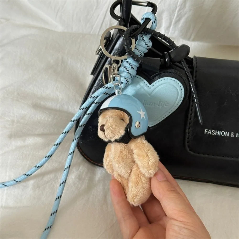 Llavero de cuero rosa corazón hecho a mano con mini oso colgante - imagen 4