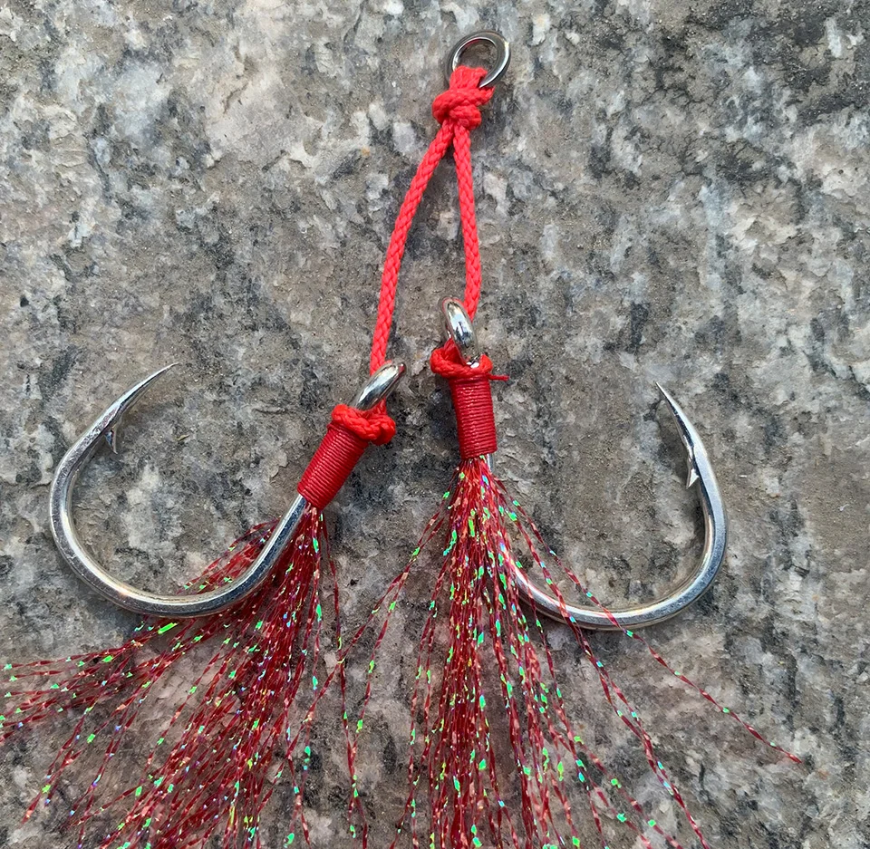 Anzuelo auxiliar de pesca con pluma