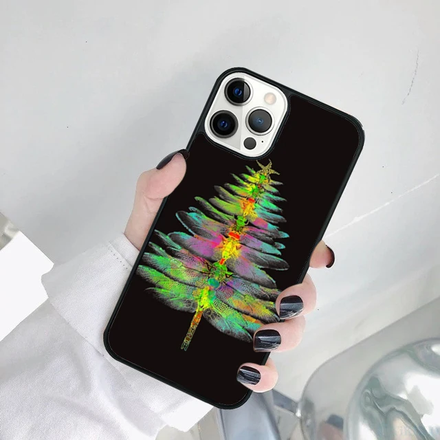Funda instalada en un iPhone mostrando el ajuste exacto