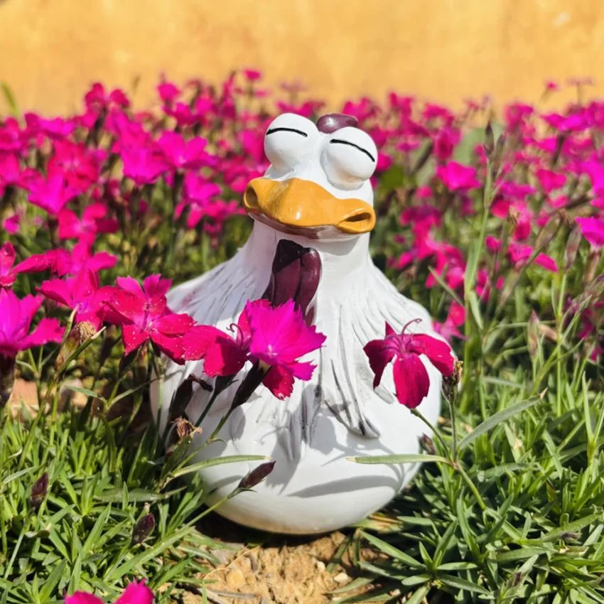 Estatua de pollo divertida 3