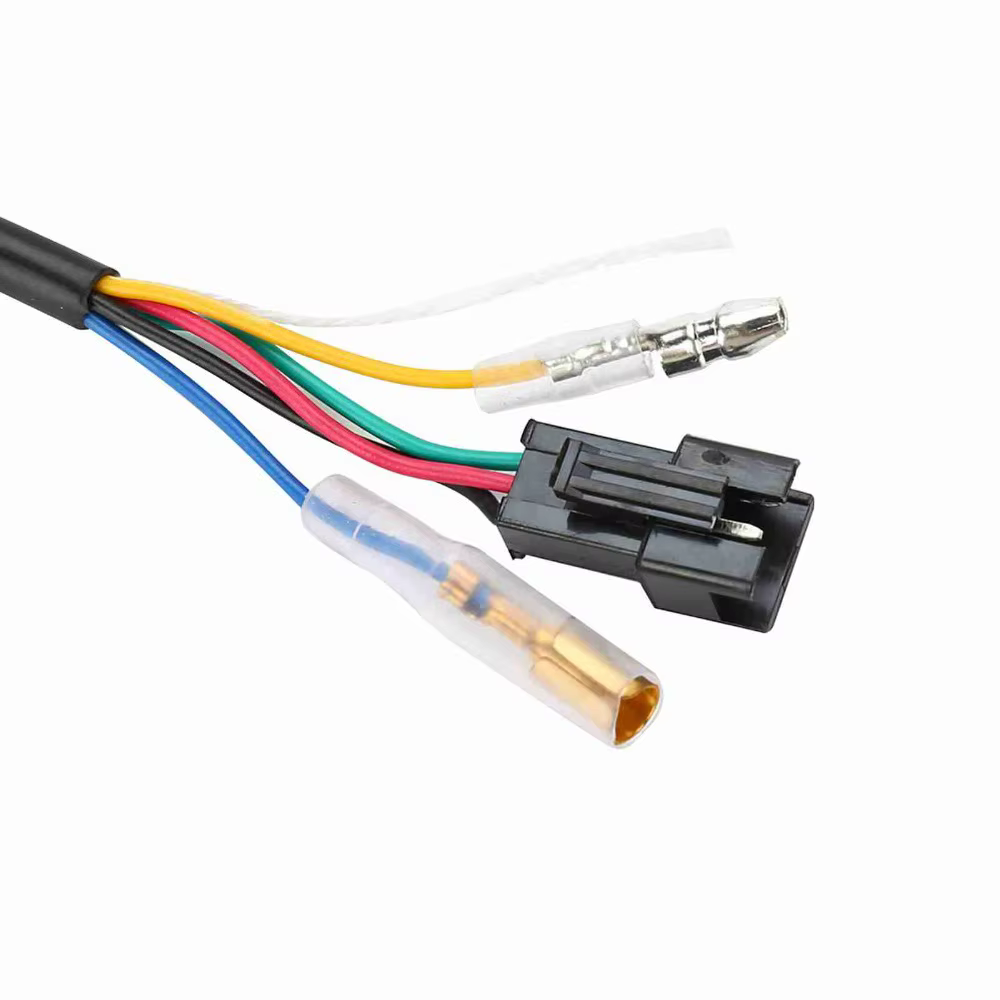 Primer plano de los conectores y terminal de cada cable