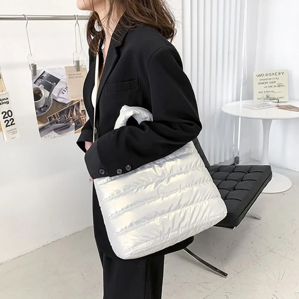 Bolso tote pequeño con correa ajustable