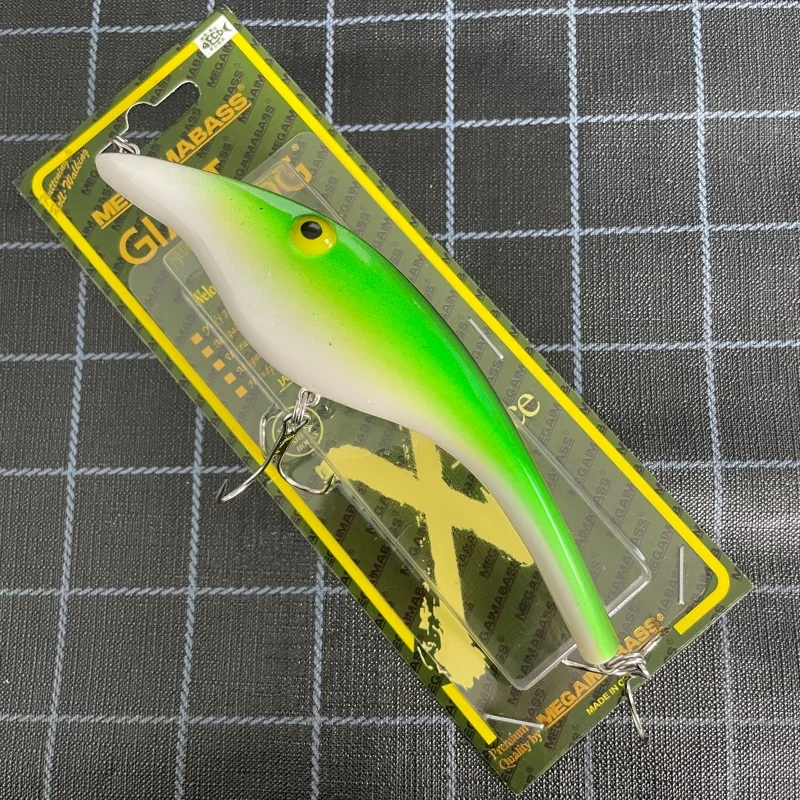 Detalle del señuelo para pesca de depredadores
