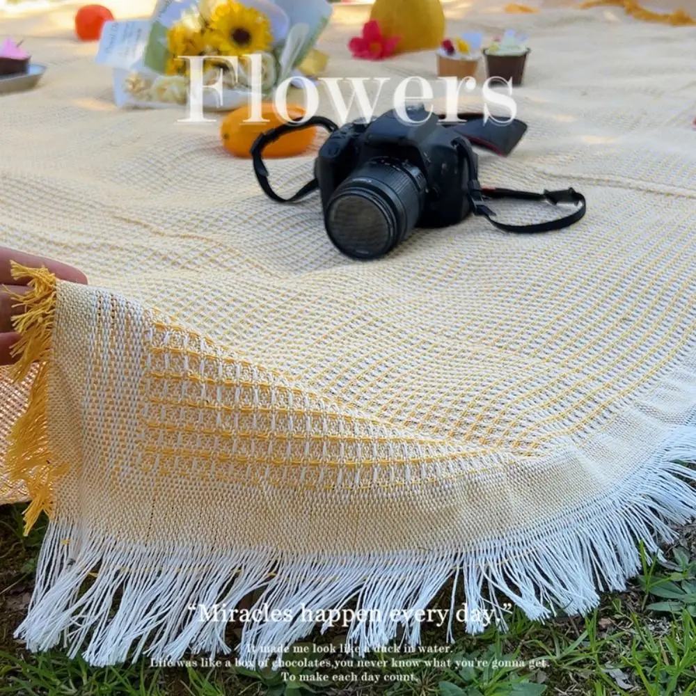 Manta de picnic impermeable con correa de almacenamiento, blanca - imagen 5