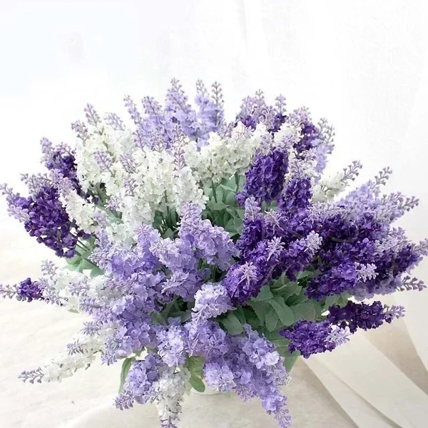 Ramo de lavanda artificial con hojas falsas