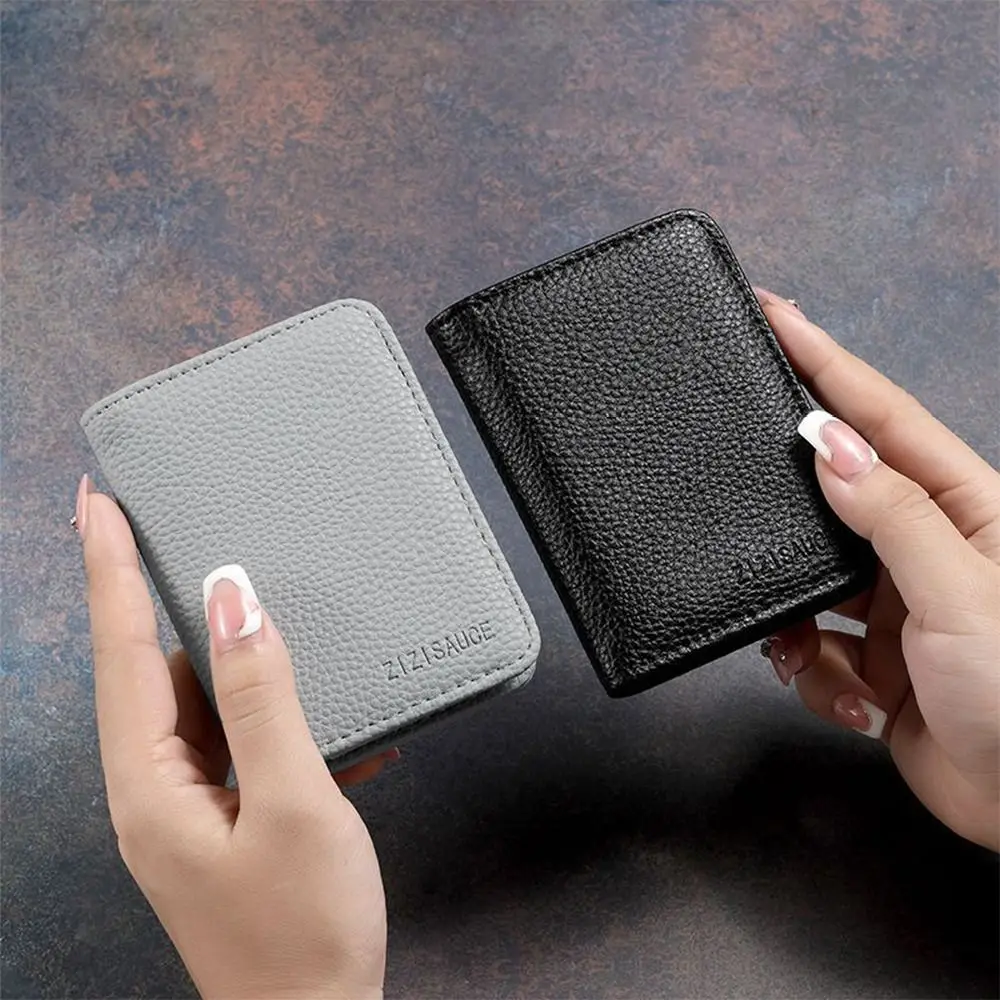Estuche en negro y mostrador de uso
