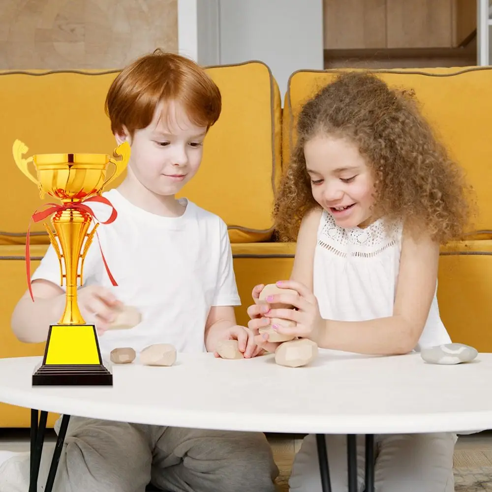 Trofeo dorado para competiciones y escuela