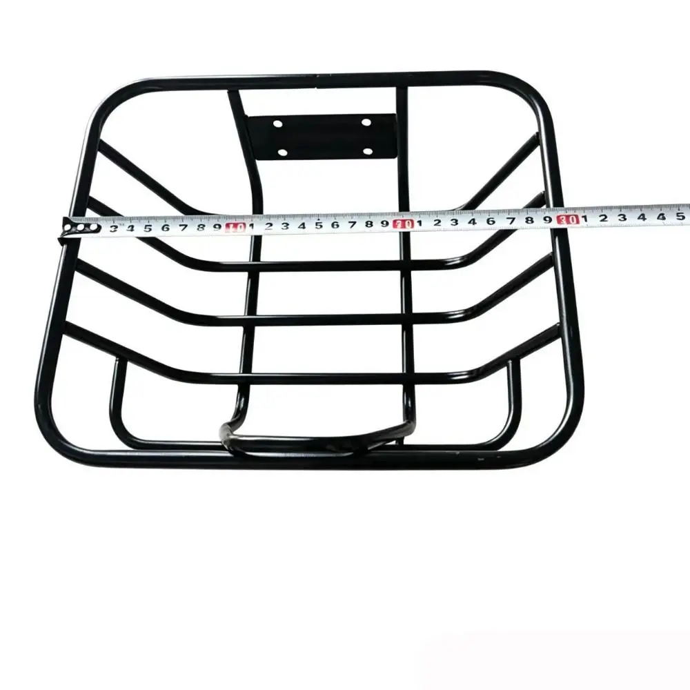 Cesta montada en la bicicleta