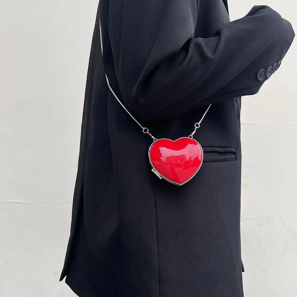 Bolso bandolera con cadena metálica multicolor con forma de corazón - imagen 3