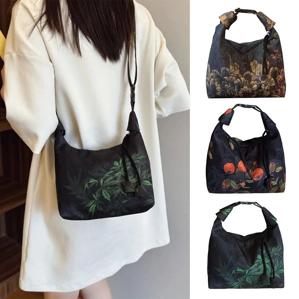 Bolso tote de satén retro con correa ajustable y bordado nubes - imagen 5