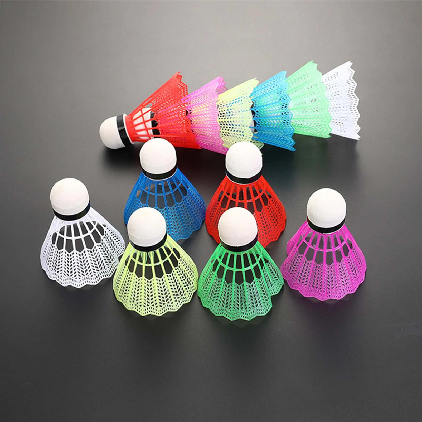 Volantes de bádminton blancos con diseño práctico para juego recreativo - imagen 3