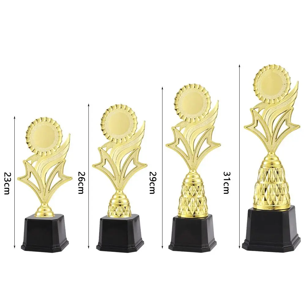 Trofeo dorado con diseño de estrella y bola