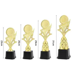 Trofeo premio dorado estrella de cinco puntas con bola