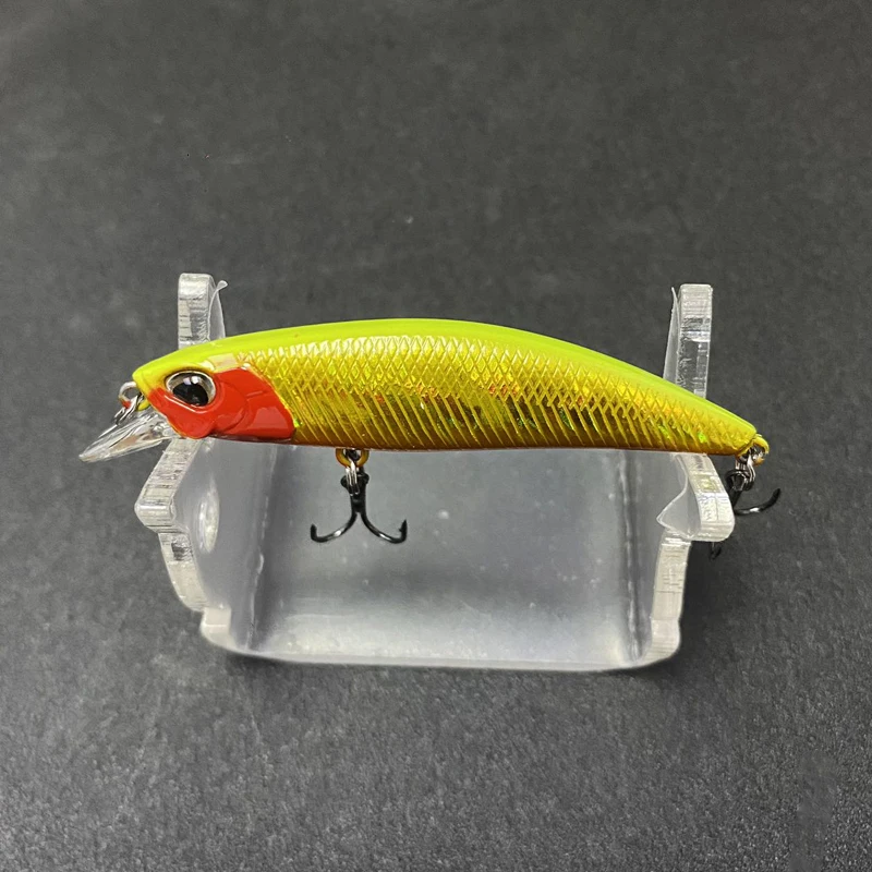 Detalle del perfil hundimiento y diseño realista del Jerkbait Minnow